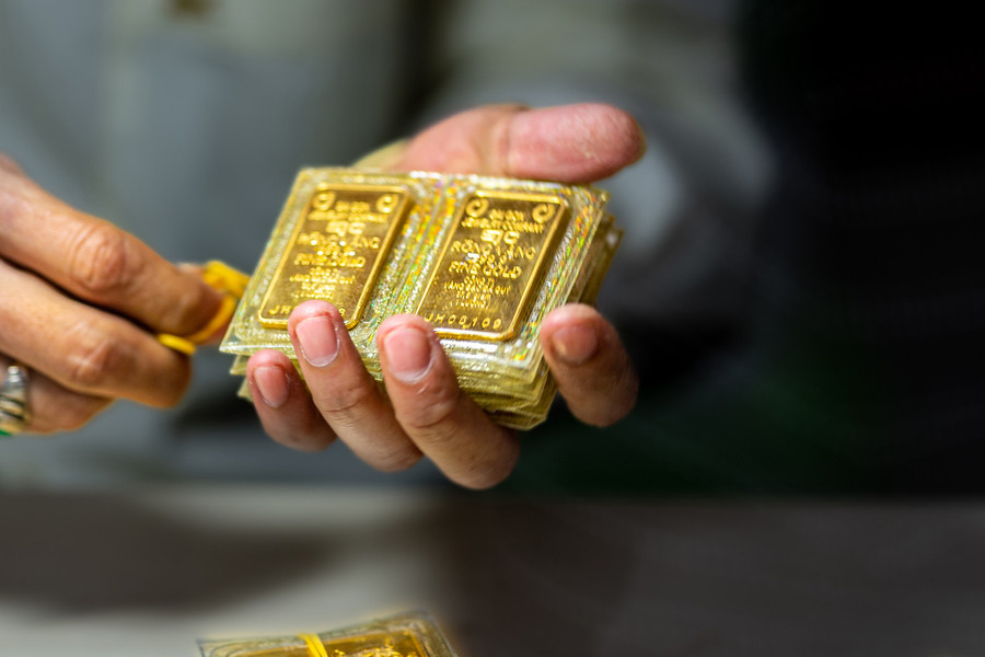 Giá vàng 'lên đồng' tăng cao nhất mọi thời đại, đích nào là đỉnh giá mới?