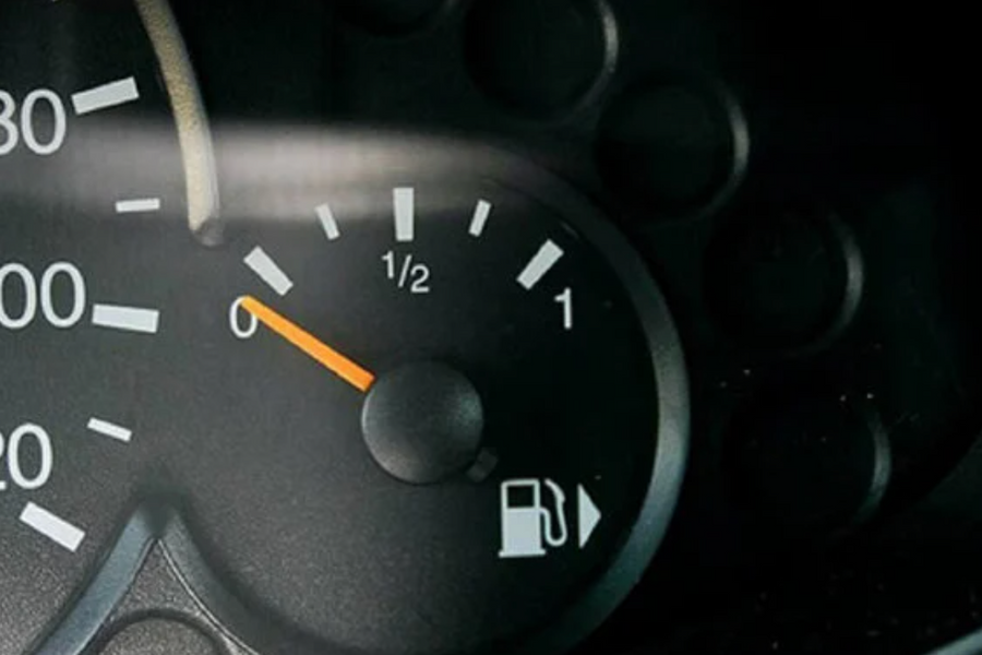 Cách xác định nhanh vị trí nắp bình xăng không cần bước ra khỏi xe