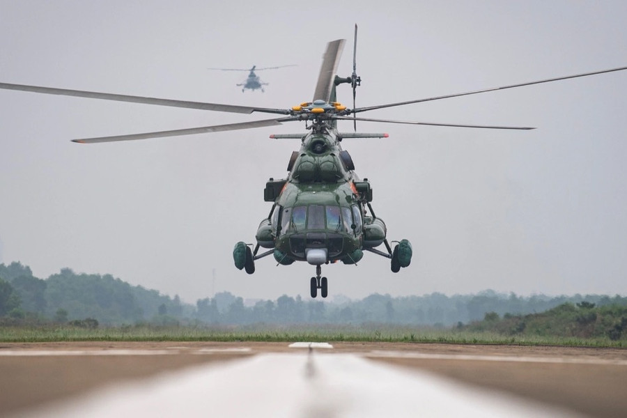 Hình ảnh 9 trực thăng diễn tập kỷ niệm 70 năm Chiến thắng Điện Biên Phủ