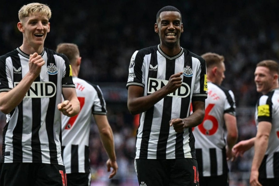Newcastle vượt mặt Man Utd: 'Quỷ đỏ' vẫn vui mừng