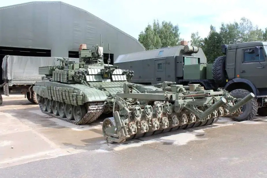 Quân sự thế giới hôm nay (17-4): Nga triển khai xe bọc thép rà phá bom, mìn BMR-3MA Vepr tại Ukraine