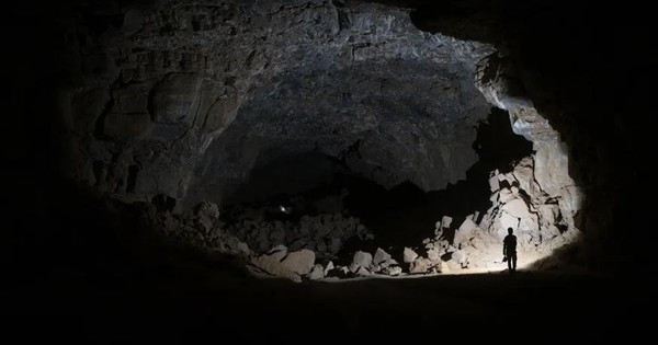 Bí ẩn người sống trong ống dung nham 7.000 năm trước ở Ả Rập