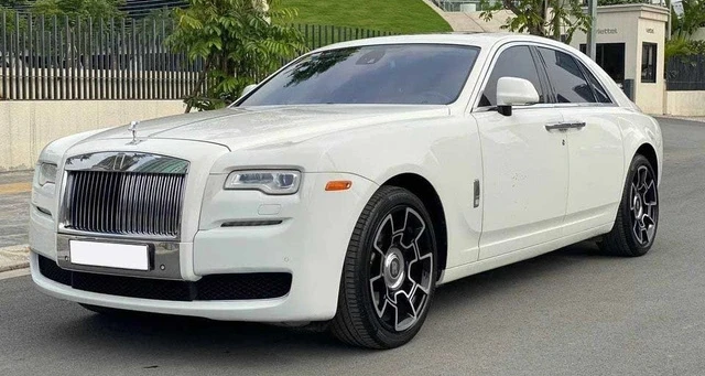 Nhiều Rolls-Royce cũ, giá hơn 5 tỷ đồng, rao bán mãi vẫn không thấy khách mua