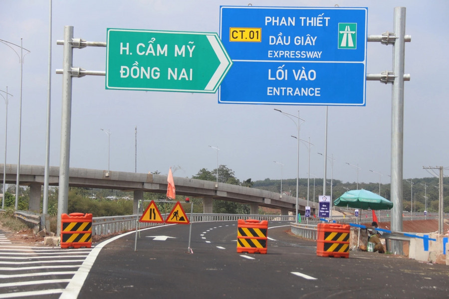 Cao tốc Phan Thiết-Dầu Giây bị cắt điện vì nợ tiền, Bộ GTVT lên tiếng