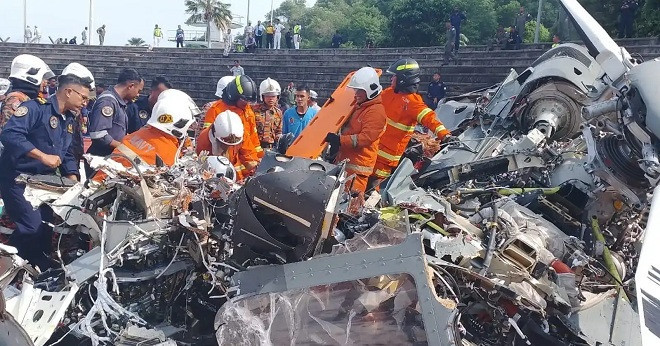 Khoảnh khắc 2 trực thăng Malaysia va chạm trên không khiến 10 người thiệt mạng