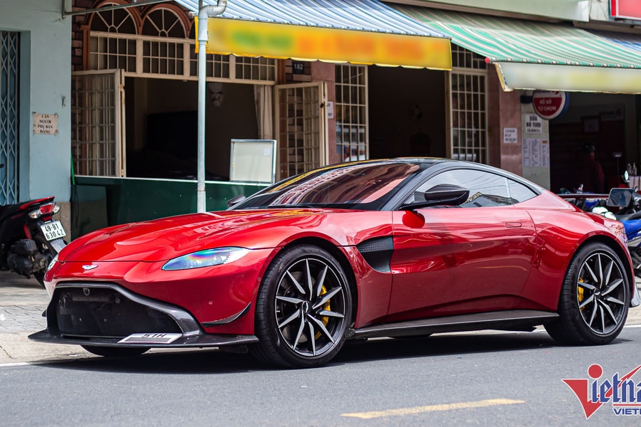 Siêu xe Aston Martin Vantage từng của Minh Nhựa về tay ông Đặng Lê Nguyên Vũ