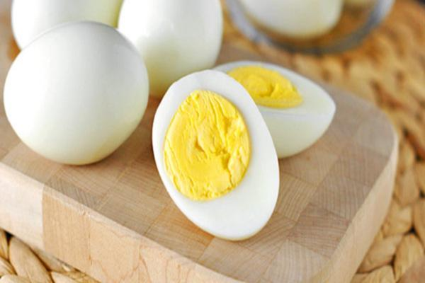 Ăn trứng gà bổ não, đẹp da nhưng những ai không nên ăn?