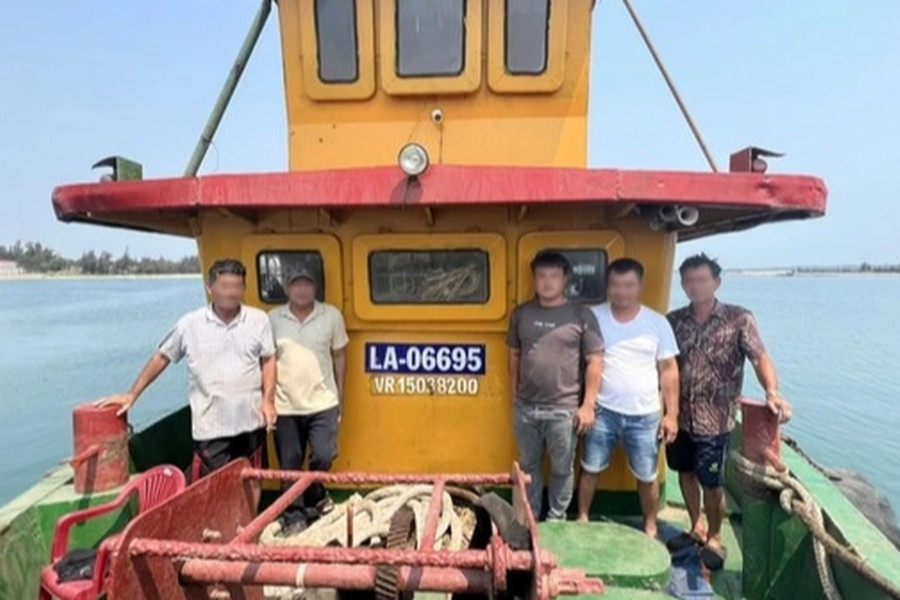 Vụ chìm sà lan ở Quảng Ngãi: Nghi có tới 9 người gặp nạn