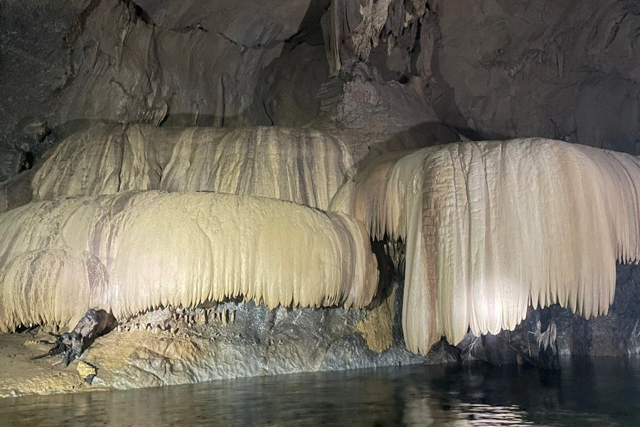 Phát hiện hang động mới dài 2km, có thạch nhũ và hệ thống sông ngầm