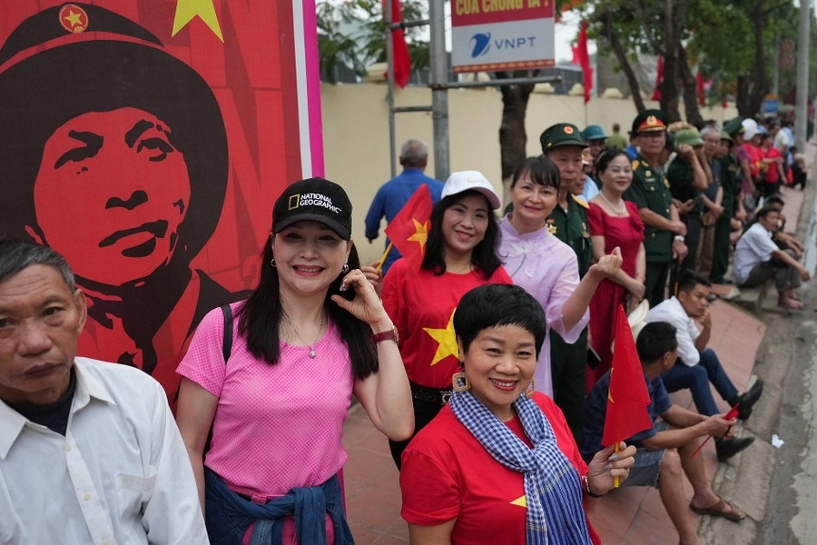 Đường phố Điện Biên Phủ tưng bừng trong ngày hội lớn