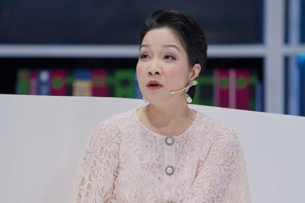 Diva Mỹ Linh: 'Tôi phải ăn nhờ ở đậu nhà bạn bè, tiền không có, mặt đầy tàn nhang'