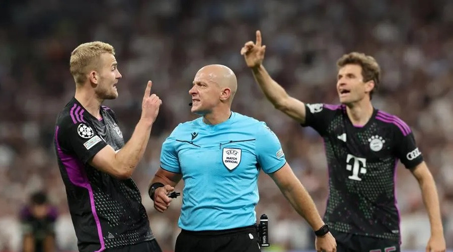 Trọng tài biên xin lỗi khiến Bayern mất oan bàn thắng trước Real
