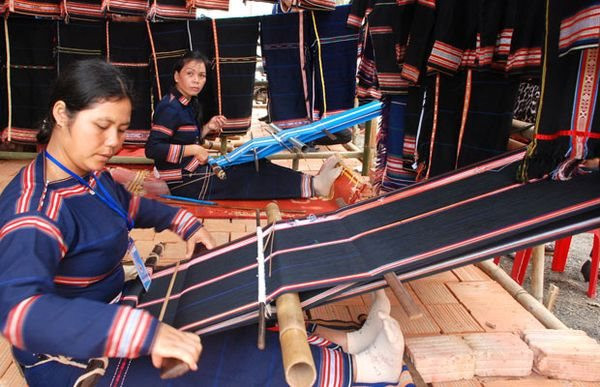 Bảo lưu nghề dệt thủ công truyền thống người Ê đê Buôn Ma Thuật 