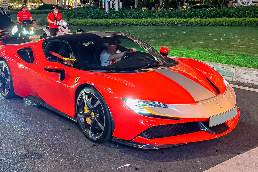 Siêu xe Ferrari SF90 có gói tùy chọn tiền tỷ bất ngờ về tay đại gia Sài Gòn