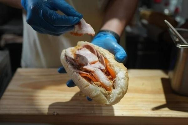 Tiệm bánh mì Việt gây sốt ở Hong Kong