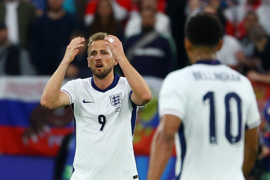 'Gạt bỏ' HLV Southgate, Harry Kane triệu tập họp gấp xử lý khủng hoảng