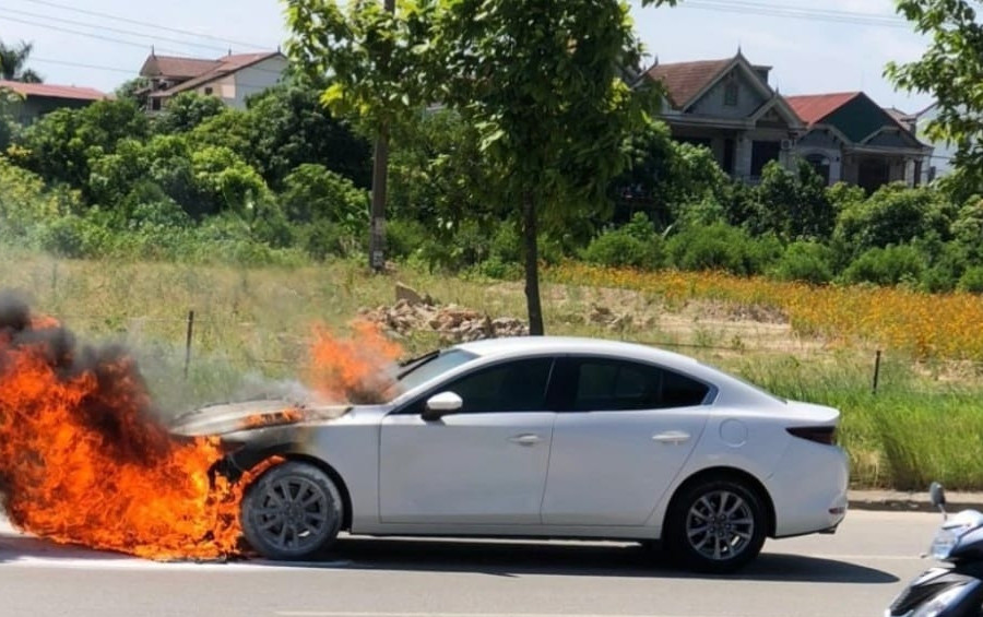 Liên tiếp cháy ô tô trên đường, cách nào tránh 'bà hỏa' ghé thăm xe mùa nóng?