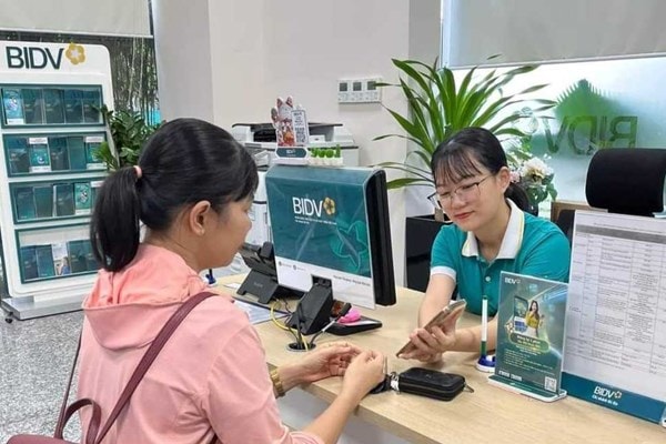 Tăng cường hỗ trợ khách hàng cập nhật sinh trắc học tại ngân hàng trong ngày cuối tuần