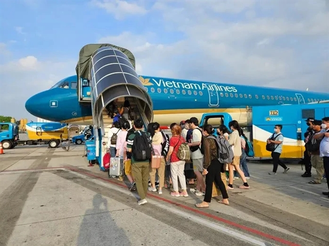 Vietnamese airlines gear up for busy summer travel season
