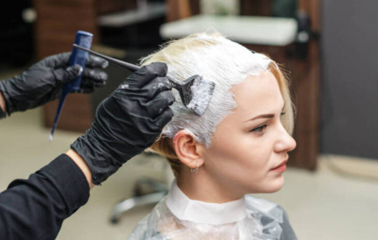 Chọn màu tóc nhuộm không cần tẩy để tránh gây hại da đầu