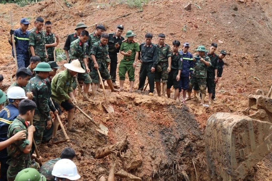 Nạn nhân vụ sạt lở ở Hà Giang: 'Tôi thò đầu lên, lấy tay cào đất để thở'