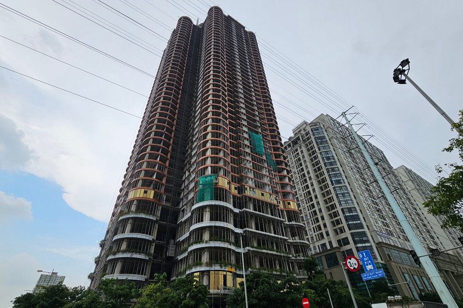 Cao ốc QMS Top Tower 45 tầng 'đắp chiếu' nhiều năm bất ngờ chào bán căn hộ