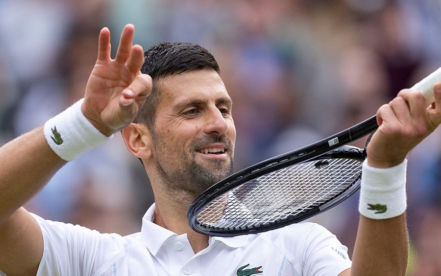 Djokovic lần thứ 10 vào chung kết Wimbledon, ăn mừng điệu violin