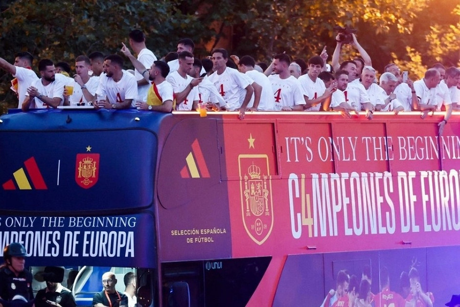 Đội tuyển Tây Ban Nha diễu hành ăn mừng chức vô địch Euro 2024