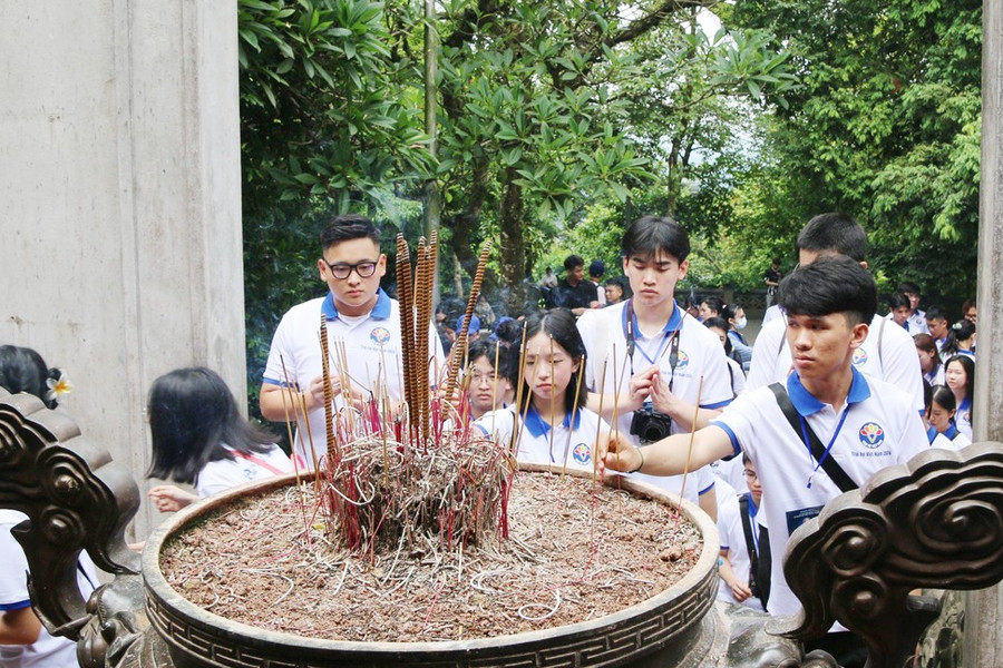 120 thanh niên kiều bào hành hương về đất Tổ