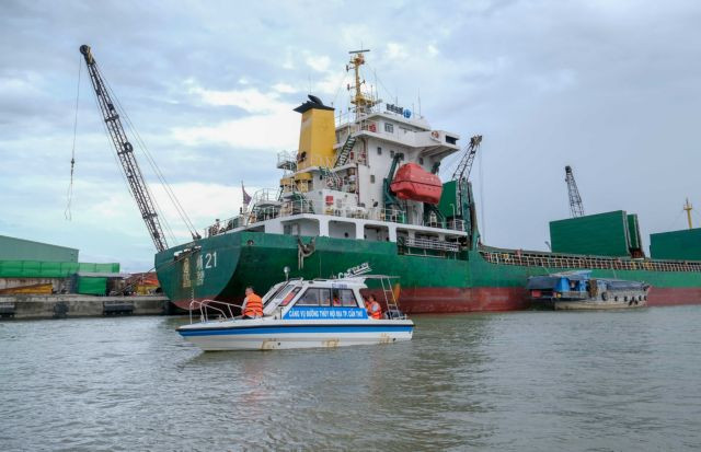 Mekong Delta strives to secure inland waterway traffic safety