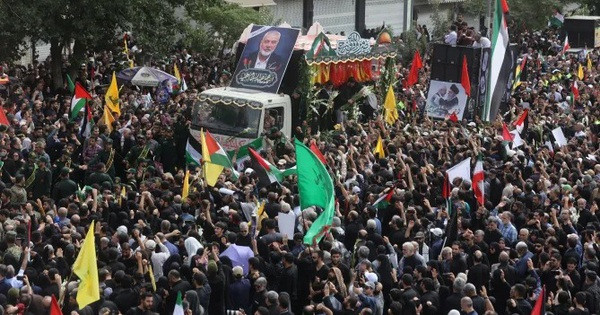 Lãnh tụ tối cao Iran khóc bên quan tài của thủ lĩnh Hamas