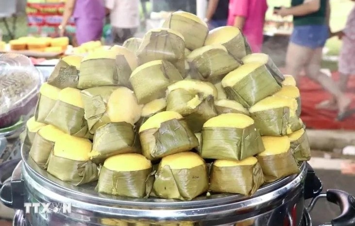 100 traditional cakes made from palmyra palm set Vietnamese record