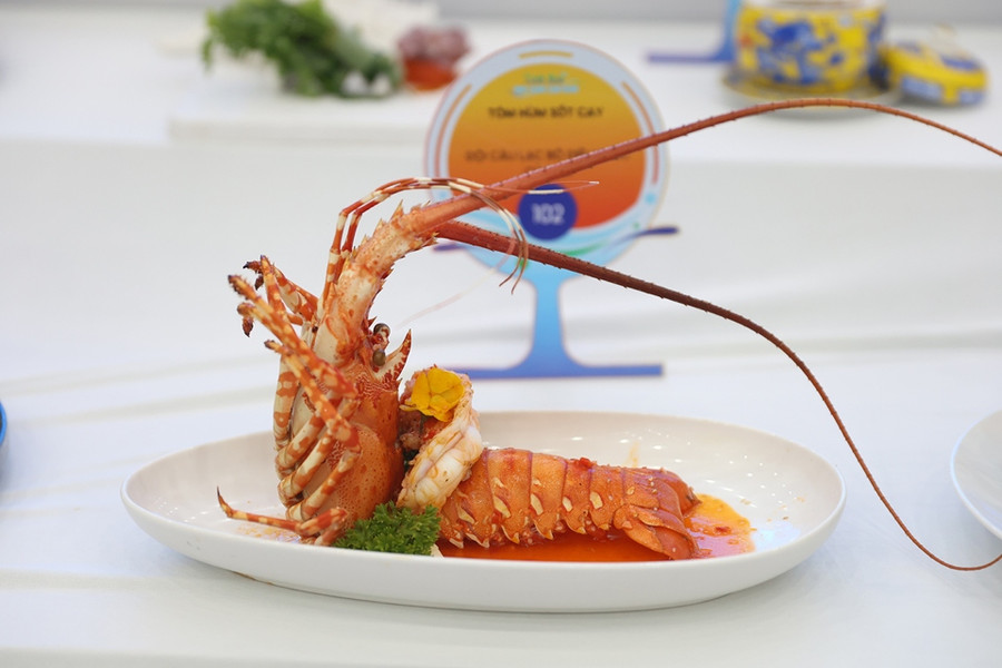 120 dishes made from Cam Ranh lobster set Vietnamese record