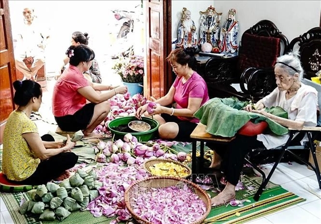 Hà Nội lotus-scented tea making craft listed among national intangible cultural heritage