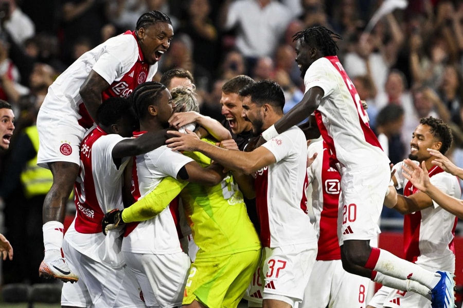 Ajax thắng Panathinaikos 13-12 sau...17 lượt luân lưu