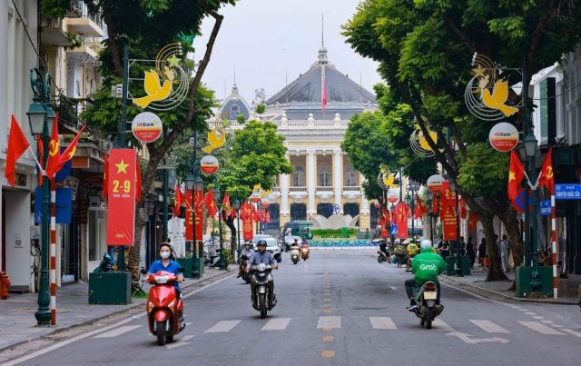 Hà Nội decorates streets to celebrate Independence Day and August Revolution