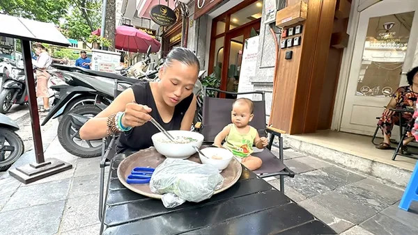 Sumptuous phở for the needy