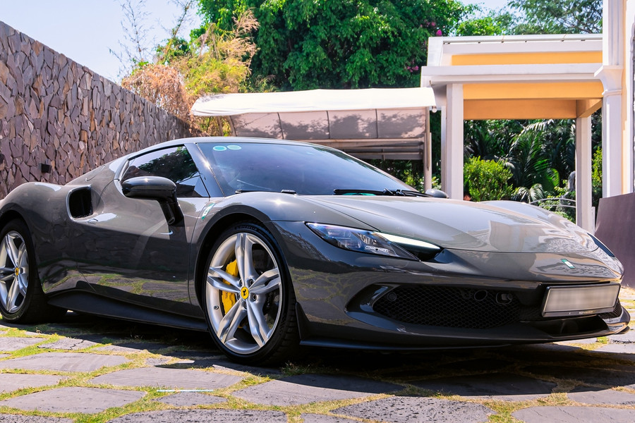 Bán hai siêu xe Lamborghini vì ngồi chật, đại gia Sài Gòn đổi sang Ferrari 23 tỷ