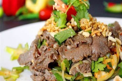 Three Vietnamese dishes among top 86 best salads in Asia