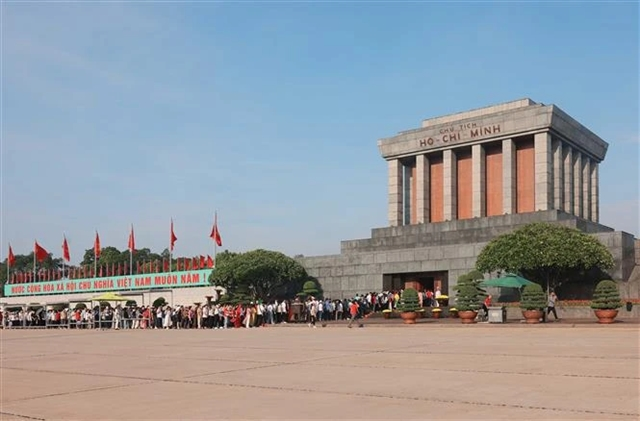 Hồ Chí Minh Mausoleum welcomes over 30,500 visitors on National Day