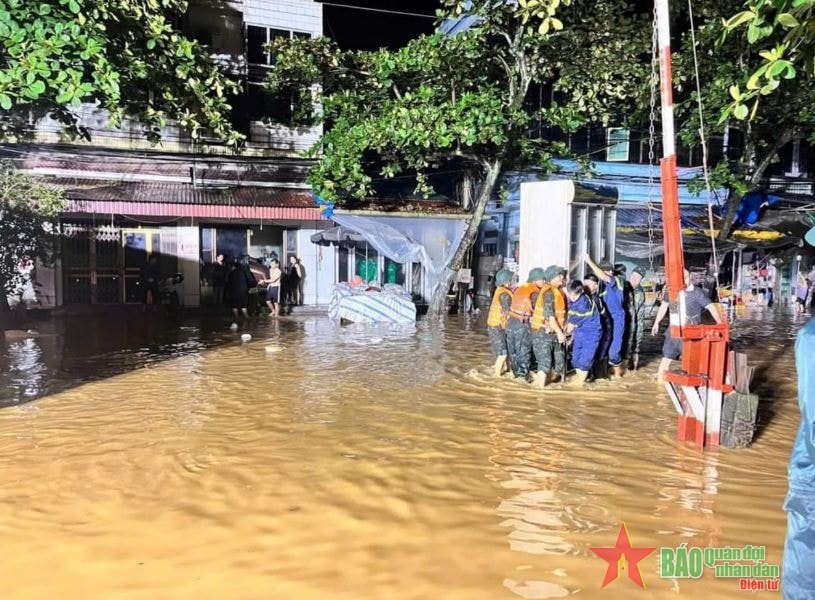 Thời tiết hôm nay (11-9): Bắc Bộ mưa lớn, cảnh báo lũ đặc biệt lớn trên sông Thao