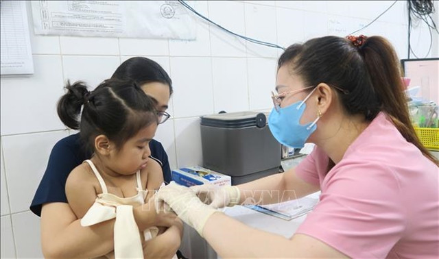 HCM City sets up 12 rapid response teams to tackle measles outbreaks in schools