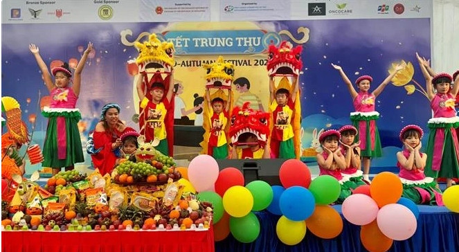 Overseas Vietnamese in Singapore enjoy Mid-Autumn Festival