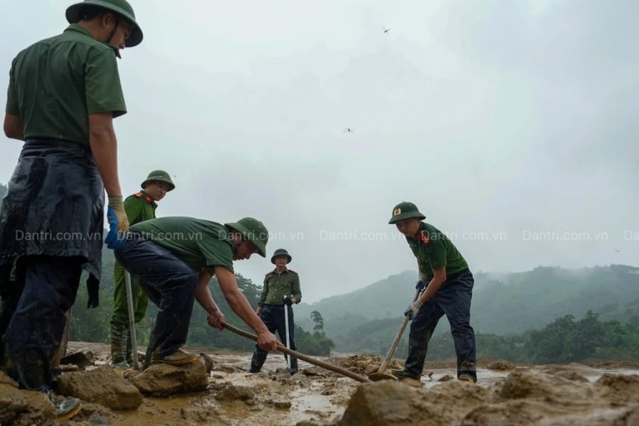 Tìm thấy thêm một thi thể ở Làng Nủ, còn 10 người mất tích