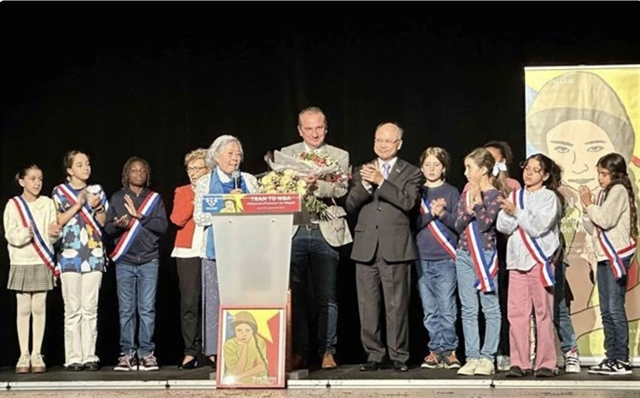 Villejuif city honours Trần Tố Nga with honorary citizen title