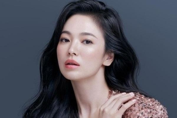 Đường tình duyên trắc trở của Song Hye Kyo trước cuộc ly hôn chấn động