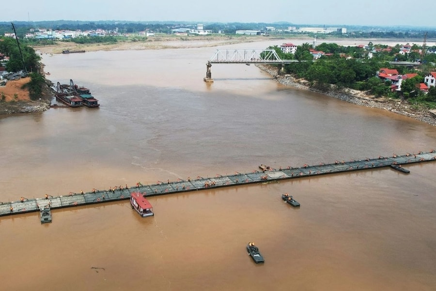 6h sáng nay cầu phao Phong Châu bắt đầu hoạt động