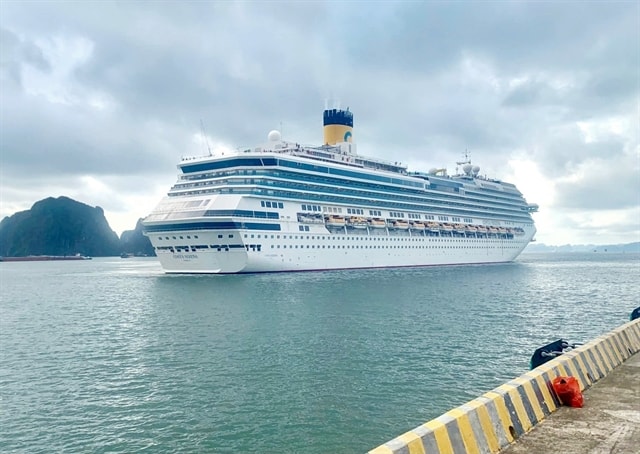 Cruise ship brings nearly 3,000 int'l guests to Hạ Long