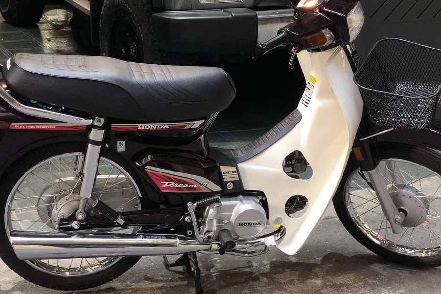 Honda Dream Thái đời 1997 giá 100 triệu đồng ở Hà Nội được dọn kỳ công như mới