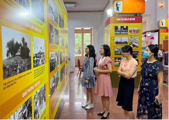 Book exhibition to mark 70th anniversary of Hà Nội’s Liberation Day
